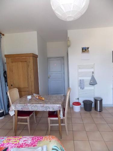 a kitchen with a table and chairs in a room at Les Gîtes De Morville in Malaumont