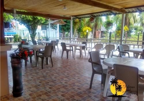 A restaurant or other place to eat at Hotel Palmas del Pacifico