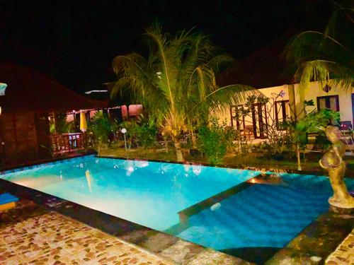 Bazén v ubytování Lembongan Tropical Guesthouse nebo v jeho okolí