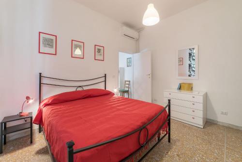 Posteľ alebo postele v izbe v ubytovaní Red & White Vatican Apartment