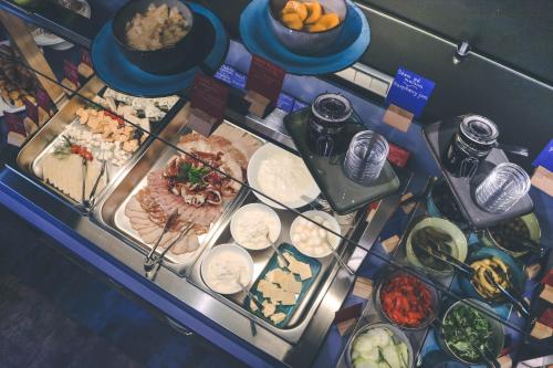 Еда / где поесть недалеко от отеля