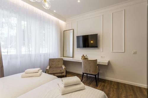 Nephelae Boutique Rooms