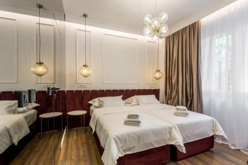 Кровать или кровати в номере Nephelae Boutique Rooms