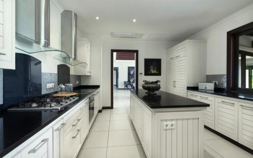 Gallery image of Eden Island Luxury Villa 235 in Eden Island