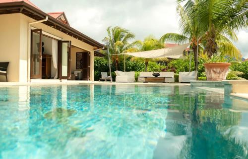 
The swimming pool at or near Eden Island Dolce Vita Luxury Villa 235
