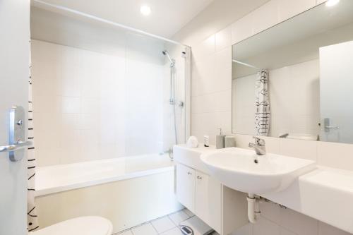 Ванная комната в Wonderful Apartment Hobson Gardens