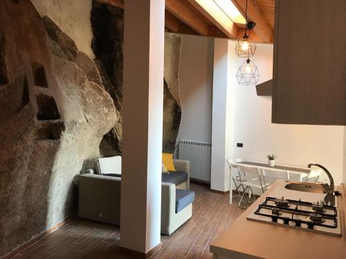 A kitchen or kitchenette at La Pietra Gialla