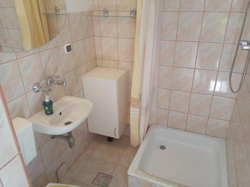 a small bathroom with a toilet and a sink at pokój blisko morza in Kołobrzeg