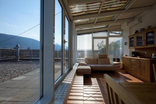 a living room with a couch and some windows at Ferienwohnungen Gritzner in Tröpolach