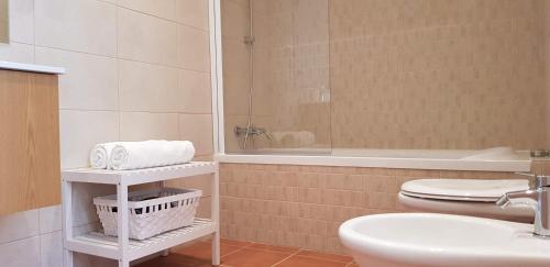 a bathroom with a sink and a toilet and a tub at Monte Clérigo - Aljezur - Apartamento T2 in Aljezur