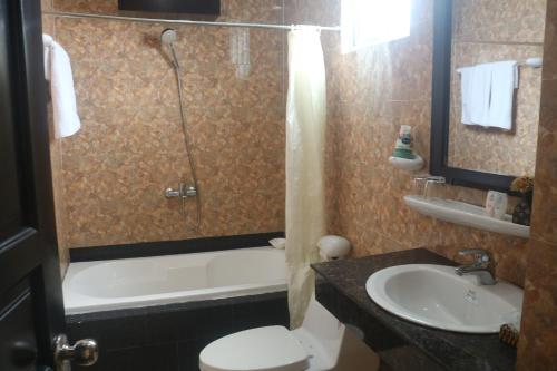 Phòng tắm tại Golden Bell Homestay