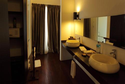 Un baño de Kebun Villas & Resort