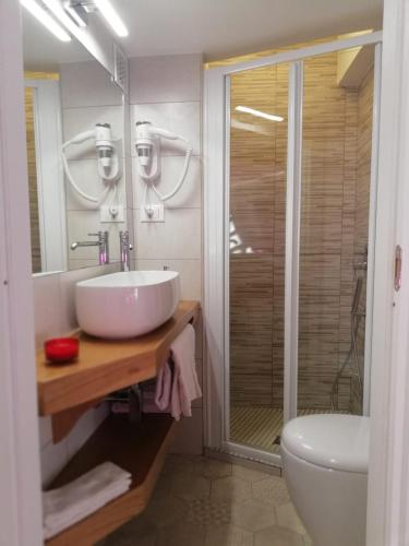 a bathroom with a sink and a toilet and a shower at Cà Ro - Casa Rosetta in Tivoli