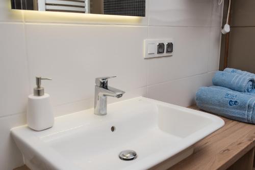 Bilik mandi di Rosa Apartamenty