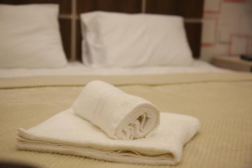  Hotel Felisa Gyumri -  Room  picture :    Tea/Coffee maker    Shower    TV                            