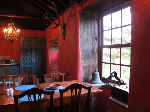 a dining room with a table and a window at Haciendas del Valle - Las Kentias in Valle de Guerra