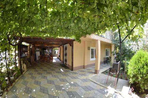 En have udenfor Casa Bibi