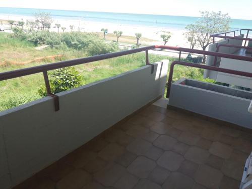 a balcony with a view of the beach at Gioiamare in Martinsicuro