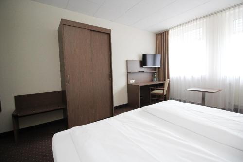 Ένα ή περισσότερα κρεβάτια σε δωμάτιο στο Hotel Berliner Ring
