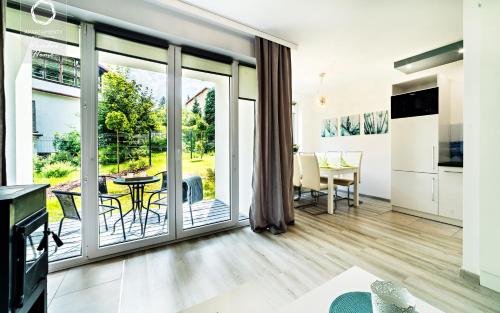 Μια τηλεόραση ή/και κέντρο ψυχαγωγίας στο Wonder Home - Domki górskie na kameralnym osiedlu Karkonoska Opoka