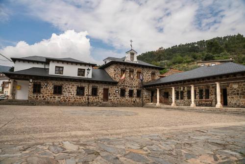 a large stone building with a tower on top at Casa El Encinar in Nuñomoral