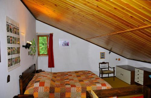 En eller flere senge i et værelse på Chalet Jacqueline & Franco