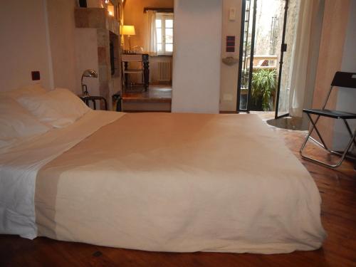 a bedroom with a large white bed in a room at Ca' de Pria in Borgio Verezzi