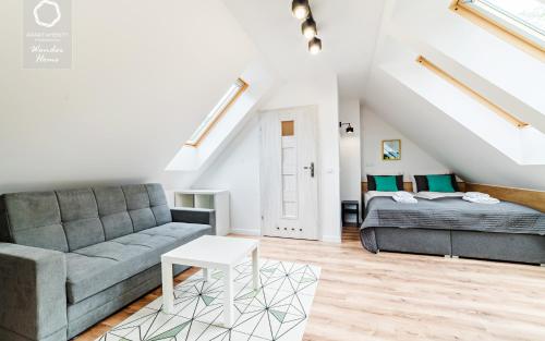 Ένα ή περισσότερα κρεβάτια σε δωμάτιο στο Wonder Home - Domki górskie na kameralnym osiedlu Karkonoska Opoka
