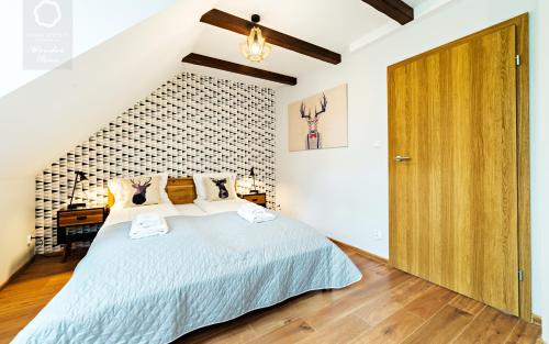 Ένα ή περισσότερα κρεβάτια σε δωμάτιο στο Wonder Home - Domki górskie na kameralnym osiedlu Karkonoska Opoka