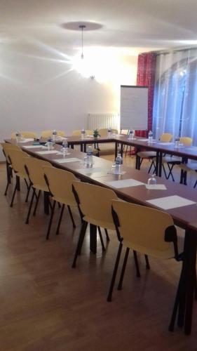 Εστιατόριο ή άλλο μέρος για φαγητό στο Logis Hotel- Restaurant La Haie Des Vignes Séminaires et Evènementiel