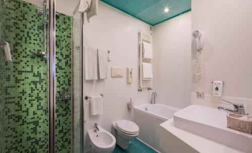 A bathroom at Best Western City Hotel