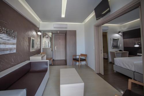 Кровать или кровати в номере Melrose Rethymno by Mage Hotels