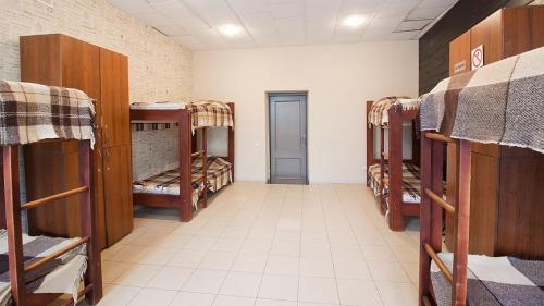 Ένα ή περισσότερα κρεβάτια σε δωμάτιο στο Tsentr Hostel