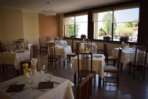 Restoran või mõni muu söögikoht majutusasutuses Croce Bianca