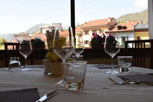 a table with wine glasses on top of a table at Croce Bianca in Omegna