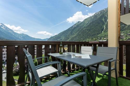 Apartment Aiglons - Central Chamonix Mountain Haven