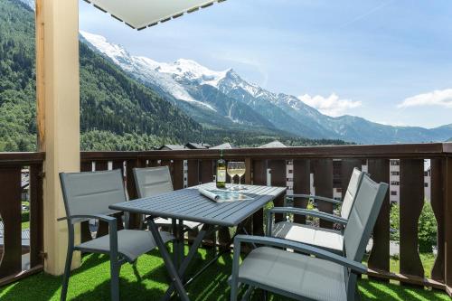 Apartment Aiglons - Central Chamonix Mountain Haven