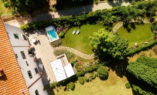 an overhead view of a garden with a house at Roveta Apartment in Scandicci
