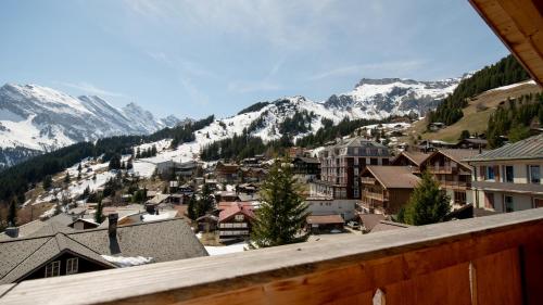 a view of a town with snow covered mountains at Sportchalet Mürren in Mürren