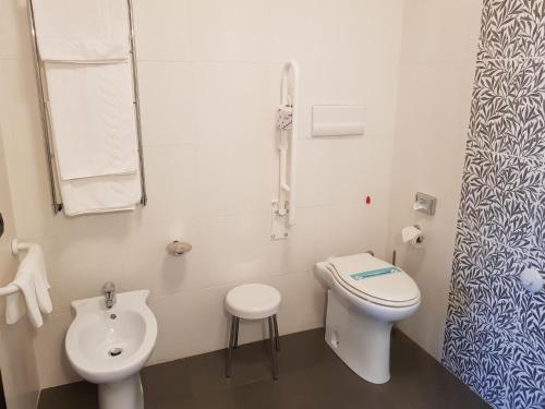 Ett badrum på Hotel Montini Linate Airport