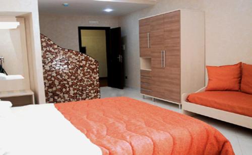 a hotel room with a bed and a couch at Hotel Daytona Palace in Casoria