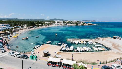 Pohľad z vtáčej perspektívy na ubytovanie AluaSoul Ibiza - Adults only