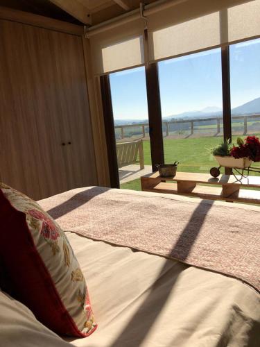 a bedroom with a bed with a view of the ocean at Villas Toscanas in Limache