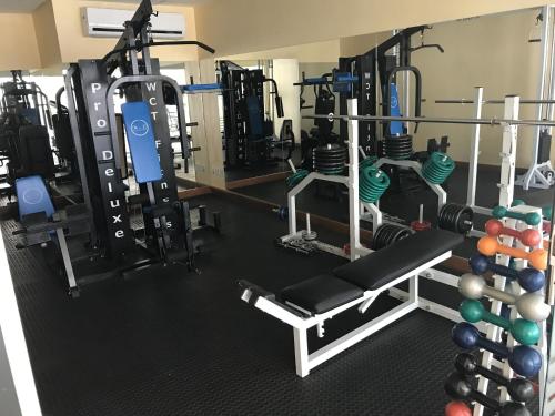 Fitness centrum a/nebo fitness zařízení v ubytování Hotel Brisa Tropical De Macaé