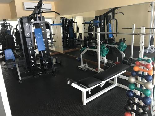 a gym with lots of machines and weights at Hotel Brisa Tropical De Macaé in Macaé