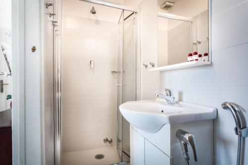 A bathroom at CASA MICOL - Centro Ƒirenze