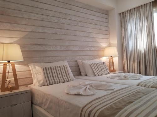 Un pat sau paturi într-o cameră la Metsikas Residence