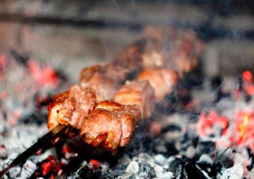 Gril dostupný pro hosty v hotelu