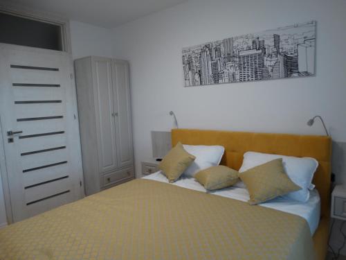 a bedroom with a bed with two pillows at Oni Venus Apartament in Cluj-Napoca