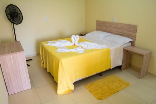 A bed or beds in a room at Hospedagem Joanópolis